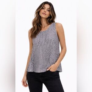 Reitmans Grey & White Chevron Sleeveless Blouse | Medium |